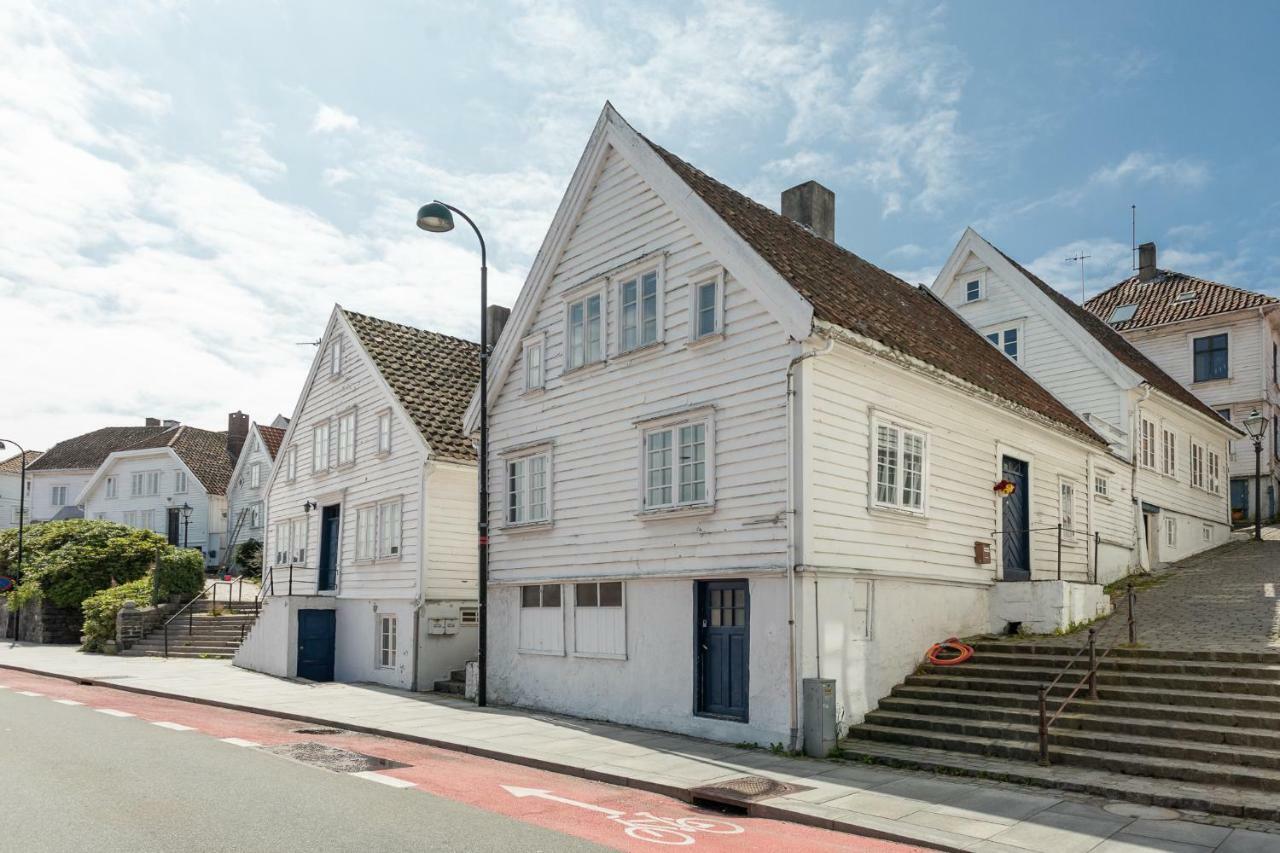 Historical In The Heart Of The Old Town Lägenhet